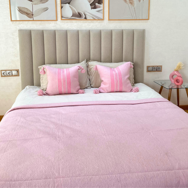 Plaid artisanal uni à pompon rose 2,80m x 2,00m