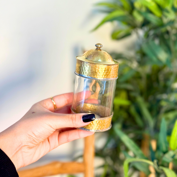 Boîte en verre et laiton doré martelé