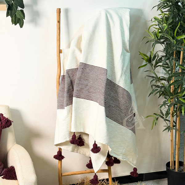 Plaid artisanal à pompons rayé crème et bordeaux 2,80m x 2,00m