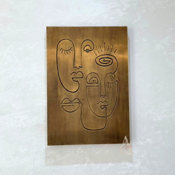 Tableau Oudm en laiton doré vieilli - Art abstrait visage linéaire gravé