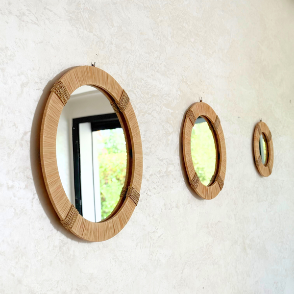 Miroir artisanal rond – Cadre en raphia naturel (3 tailles)