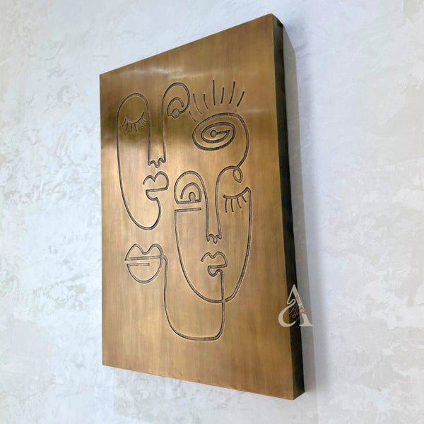 Tableau Oudm en laiton doré vieilli - Art abstrait visage linéaire gravé