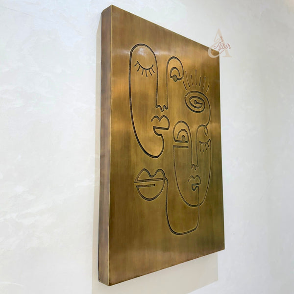 Tableau Oudm en laiton doré vieilli - Art abstrait visage linéaire gravé