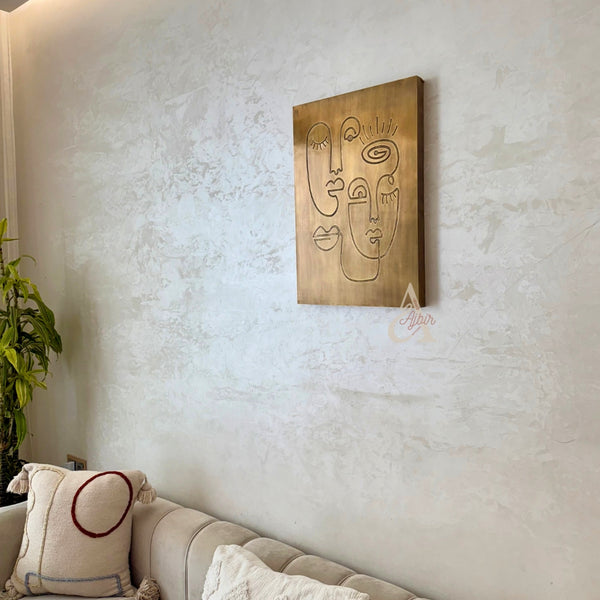 Tableau Oudm en laiton doré vieilli - Art abstrait visage linéaire gravé