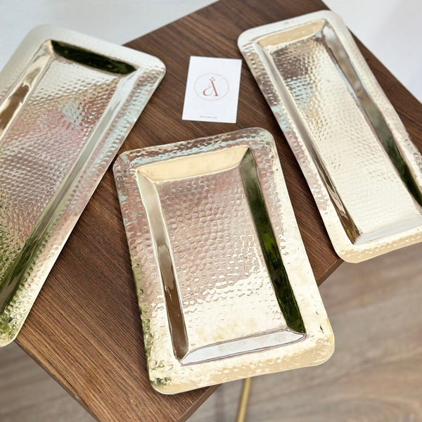 Plateau martelé rectangulaire argenté