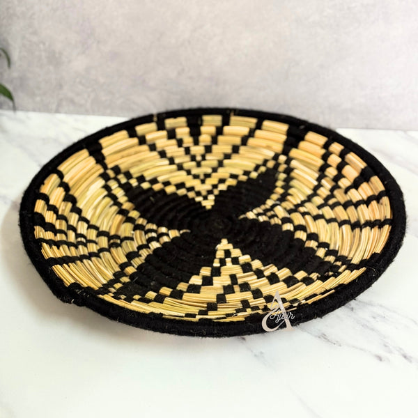Plateau artisanal berbère Titrit noir et beige 45cm
