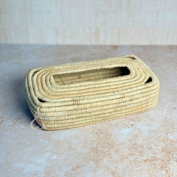 Boîte à mouchoirs en raphia perforée