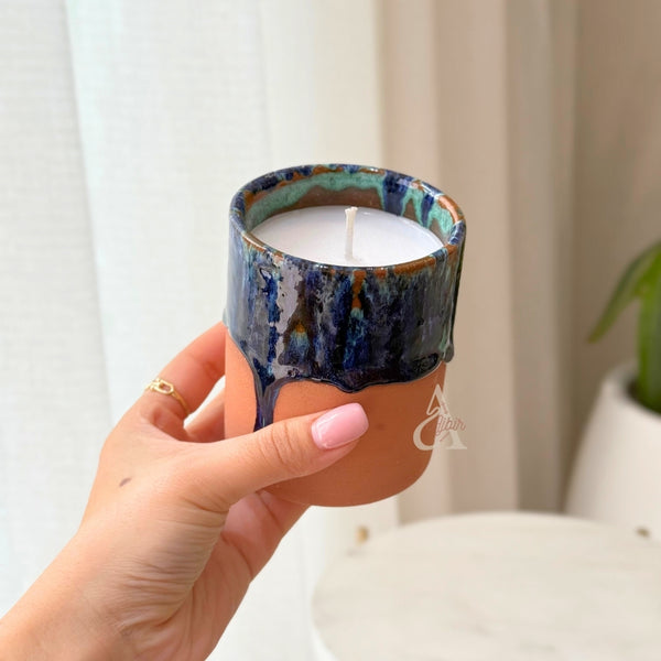 Bougie artisanale parfumée bicolore – Pot terracotta & bleu