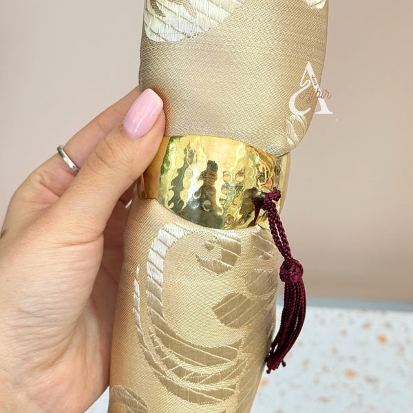 Ronds de serviette de table en laiton doré à pompons (Lot de 4)