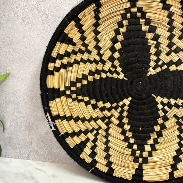 Plateau artisanal berbère Titrit noir et beige 45cm