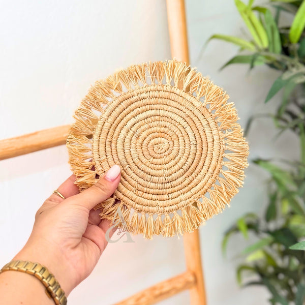 Sous-tasse en raphia naturel à franges Izra