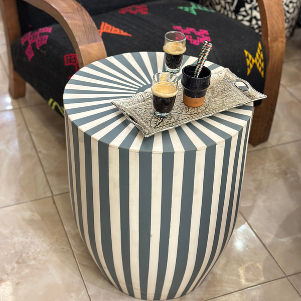 Table basse en résine grise et blanche