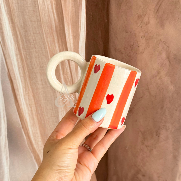 Mug rayé Tayri à coeurs