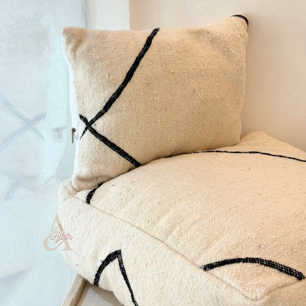 Pouf et coussin Marocains Artisanaux en Laine – Design Berbère Minimaliste