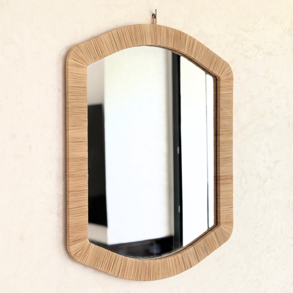 Miroir artisanal rectangulaire arrondi – Cadre en raphia naturel (3 tailles)