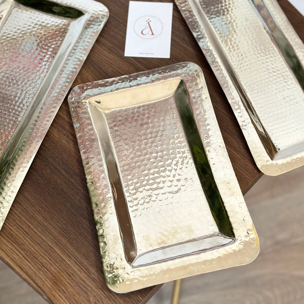 Plateau martelé rectangulaire argenté