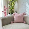 Housse de Coussin artisanale à pompons 50cmx50cm rose uni