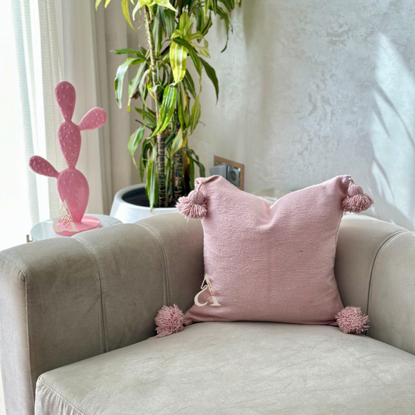 Housse de Coussin artisanale à pompons 50cmx50cm rose uni