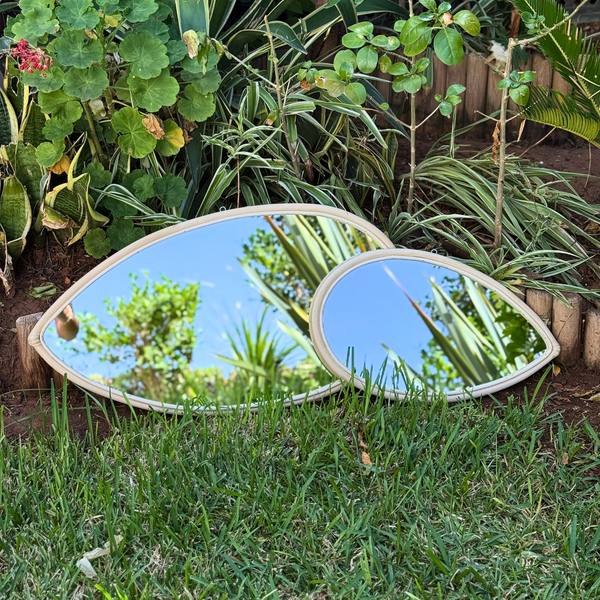 Miroir artisanal en forme de goutte/œil – Cadre en rotin naturel (2 tailles)