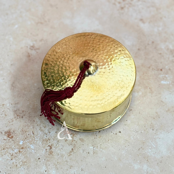 Boite de rangement en laiton doré martelée