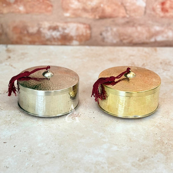 Boite de rangement martelée en métal argentée