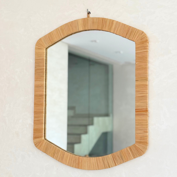 Miroir artisanal rectangulaire arrondi – Cadre en raphia naturel (3 tailles)