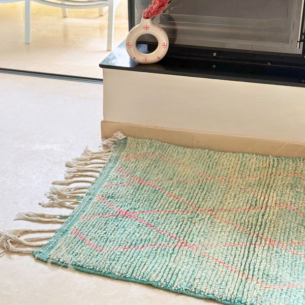Tapis berbère Beni Ouarain turquoise et rose 100% laine de mouton - 143cm / 97cm