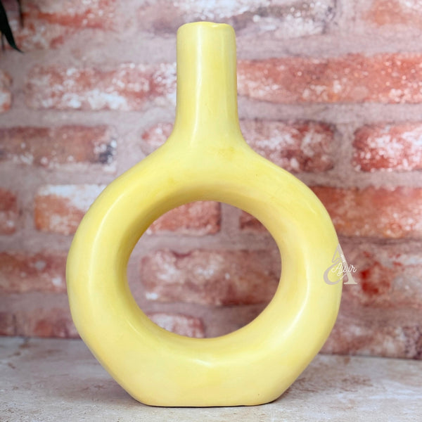 Vase artisanal Tafoukt mat allongé jaune