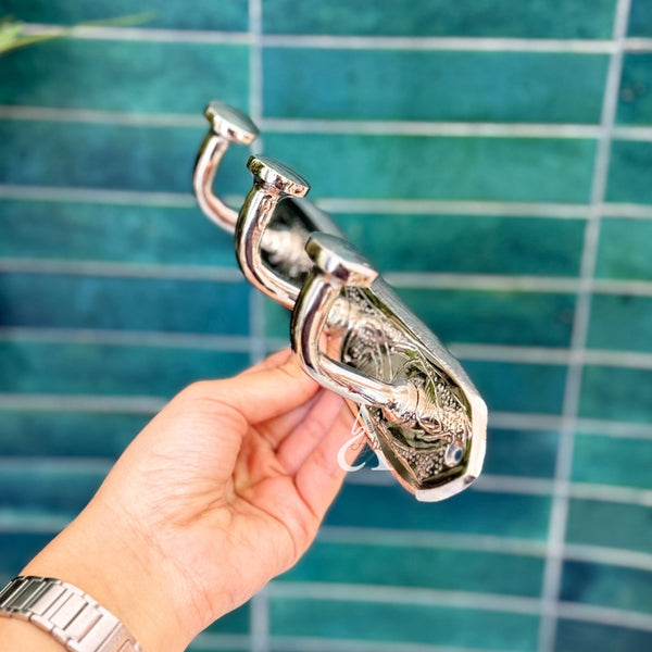 Barre murale à 3 crochets en laiton argenté gravé