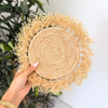 Sous plat en raphia naturel à franges