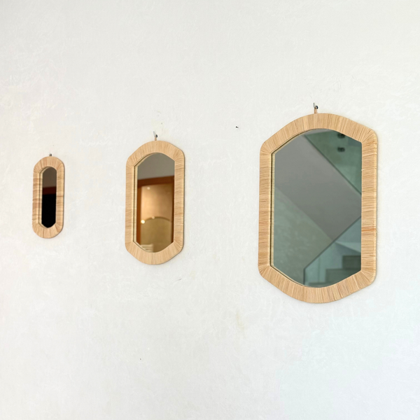 Miroir artisanal rectangulaire arrondi – Cadre en raphia naturel (3 tailles)