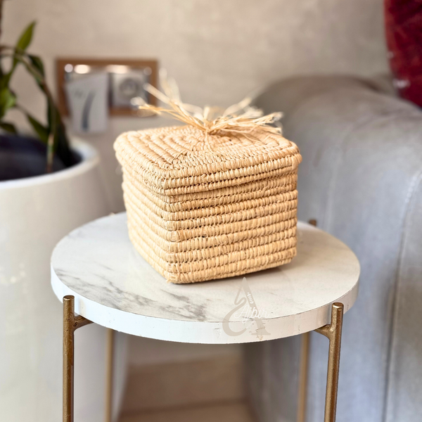 Panier carré en raphia tressé avec couvercle