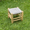Tabouret en bois et Kittane gris clair