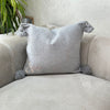 Housse de Coussin à pompons 45cmx45cm Gris clair - Ajbir
