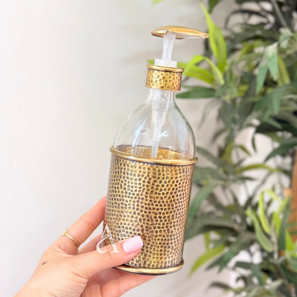 Distributeur de savon en verre et laiton doré martelé grand