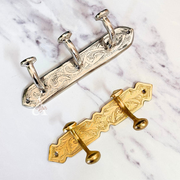 Barre murale à 2 crochets en laiton doré gravé