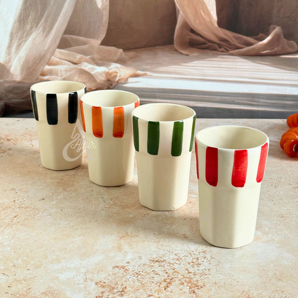 Verre beldi artisanal à l'argile blanche rayé