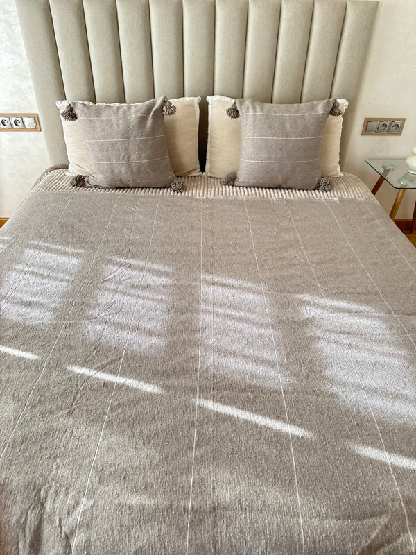 Plaid à pompon taupe à liseré argenté 2,80m x 2,00m - Ajbir