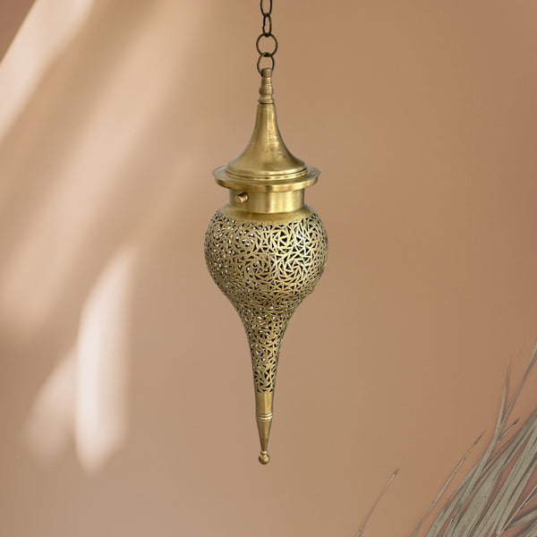 Suspension traditionnelle artisanale en laiton doré Larme