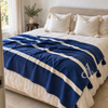 Plaid artisanal à pompons rayé bleu jeans et blanc 2,80m x 2,00m