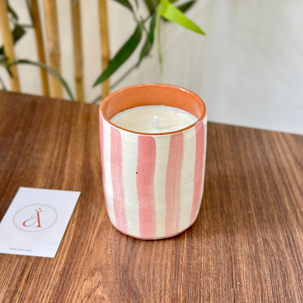 Bougie artisanale rayée en terre cuite parfum Oud