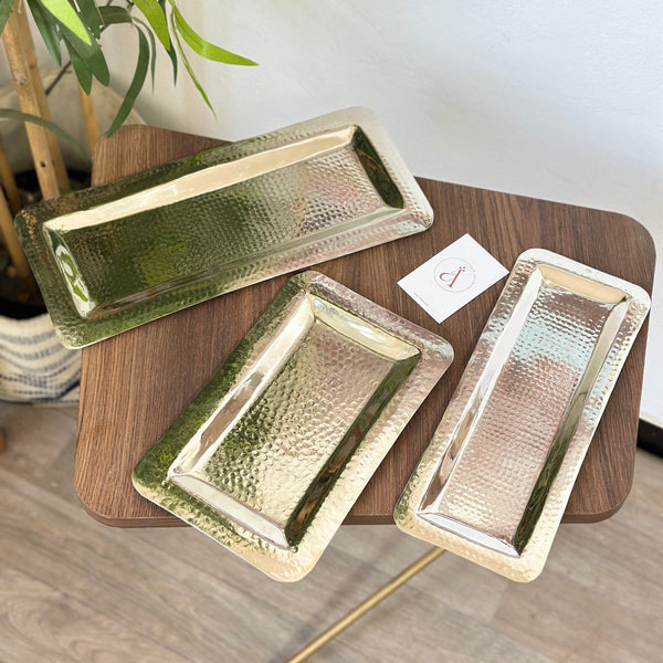 Plateau martelé rectangulaire argenté