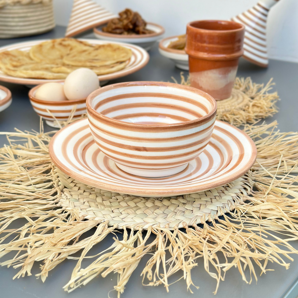 Assiette rayée sable - Ajbir