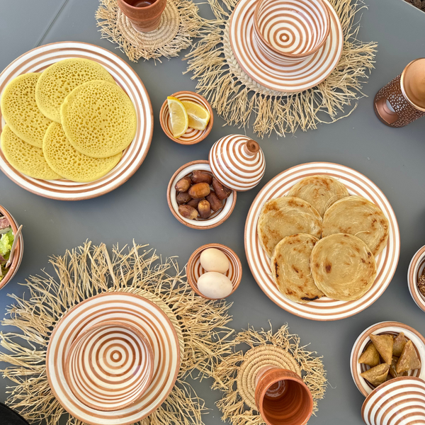 Assiette rayée sable - Ajbir