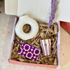 Coffret cadeau artisanal violet blanc