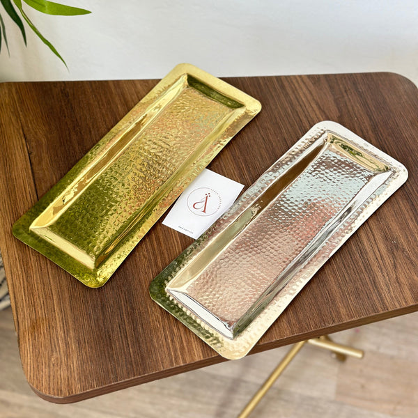 Plateau martelé rectangulaire en laiton doré