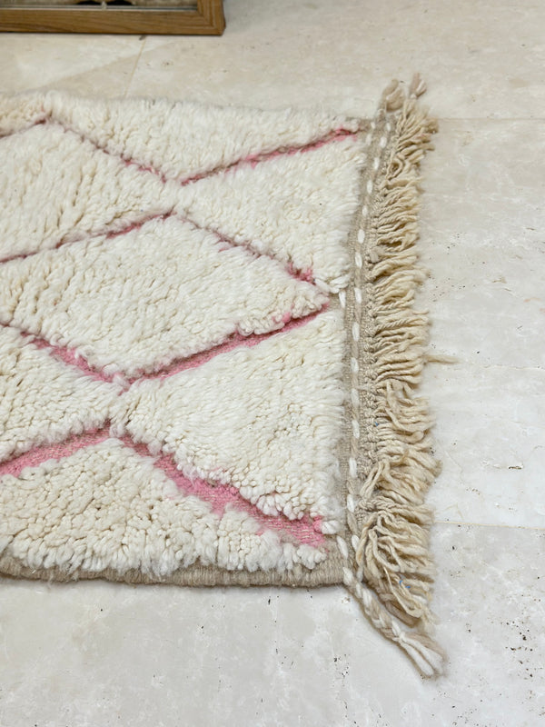 Tapis Beni Ouarain zigzag rose crème 110cm/70cm - Ajbir