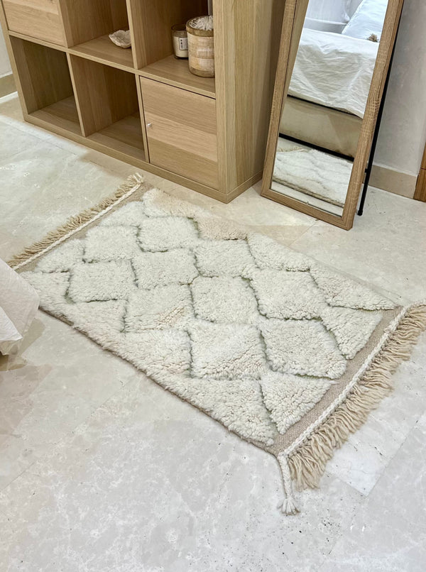 Tapis Beni Ouarainzigzag vert crème 108cm/65cm - Ajbir