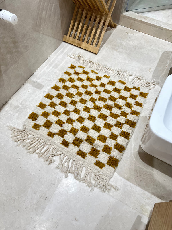 Tapis Beni Ouarain damier moutarde 86cm/64cm - Ajbir