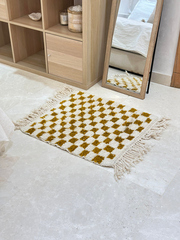 Tapis Beni Ouarain damier moutarde 86cm/64cm - Ajbir